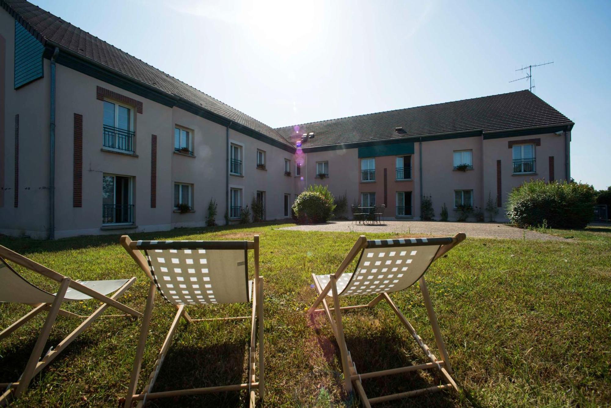 Brit Hotel Du Perche โนฌองต์-เลอ-โรทรู ภายนอก รูปภาพ