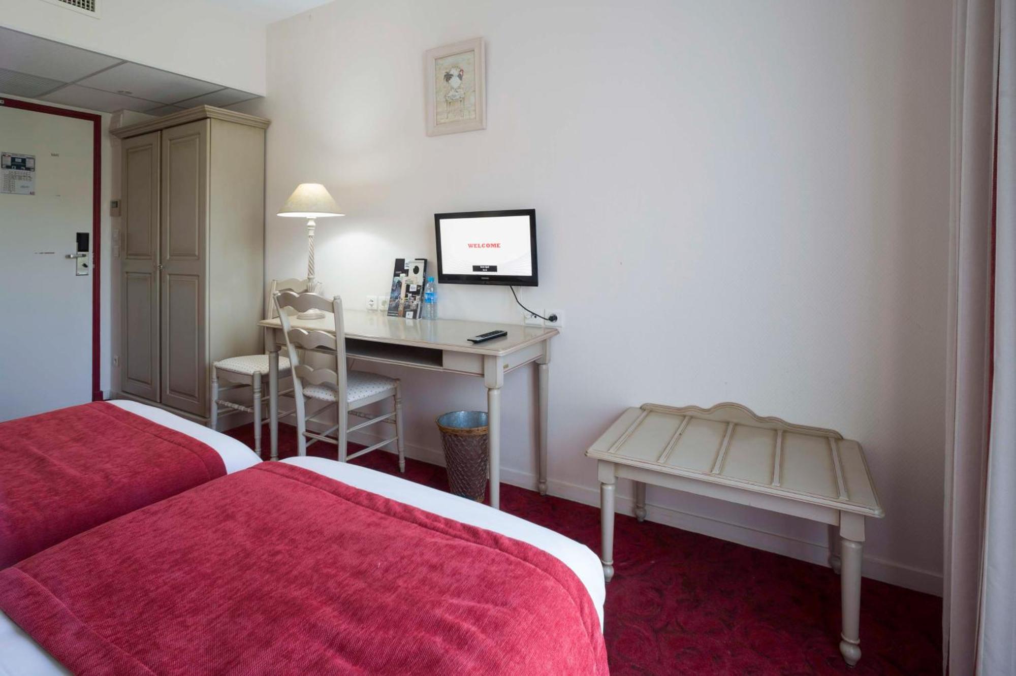 Brit Hotel Du Perche โนฌองต์-เลอ-โรทรู ภายนอก รูปภาพ