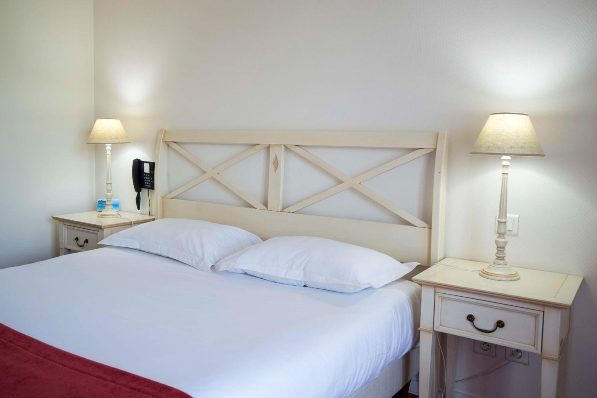 Brit Hotel Du Perche โนฌองต์-เลอ-โรทรู ภายนอก รูปภาพ