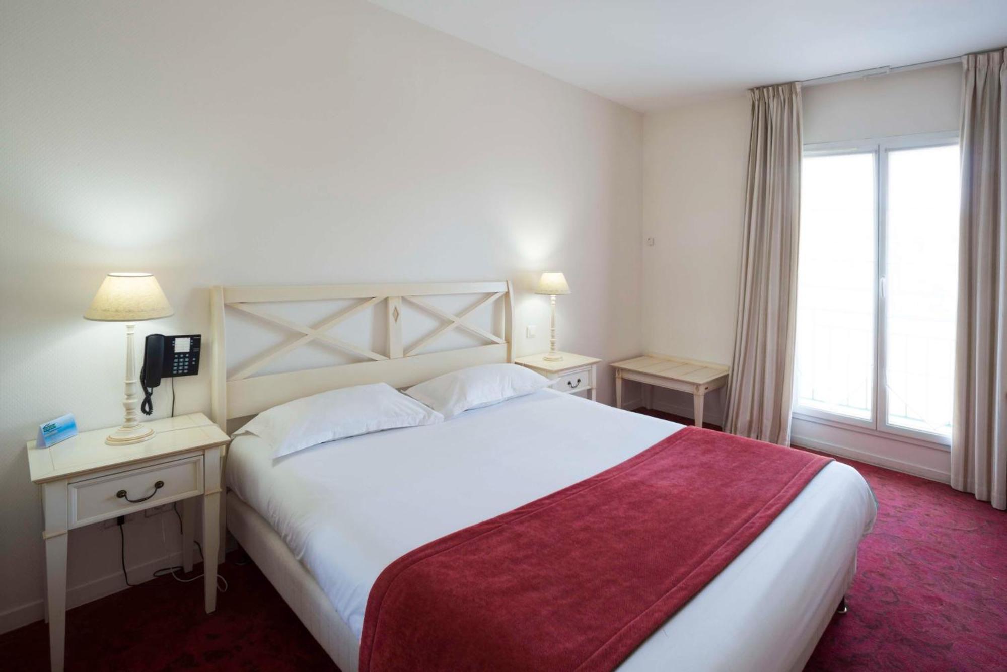 Brit Hotel Du Perche โนฌองต์-เลอ-โรทรู ภายนอก รูปภาพ
