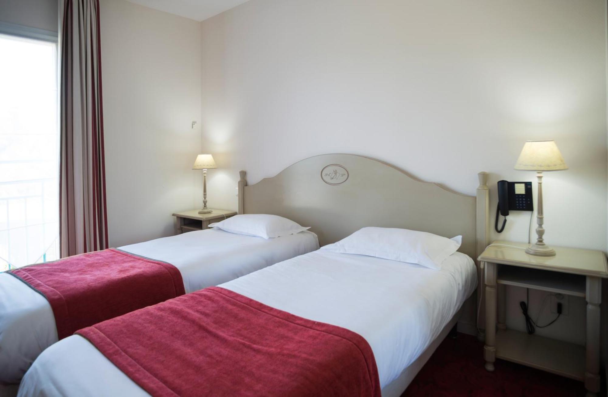 Brit Hotel Du Perche โนฌองต์-เลอ-โรทรู ภายนอก รูปภาพ
